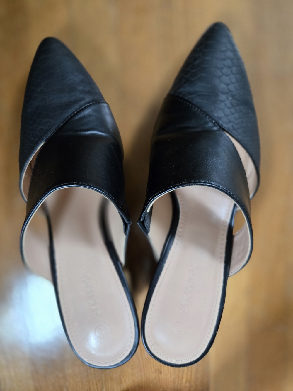 Black Pointed-Toe Women’s Slide Mules